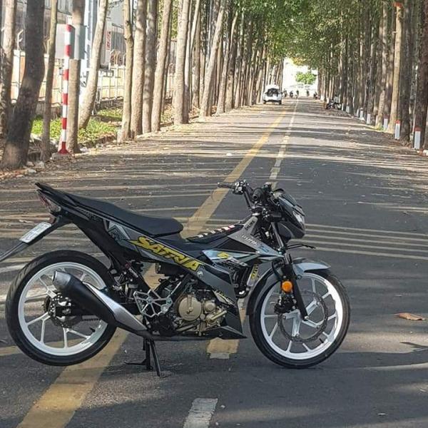 Chai xịt sơn Samurai Y137 màu xám bạc 400ml