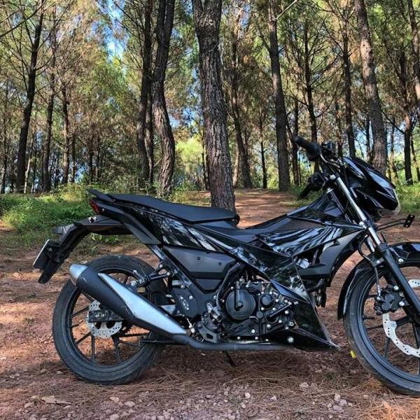 Chai xịt sơn xe Samurai màu đen bóng 30/109 400ml