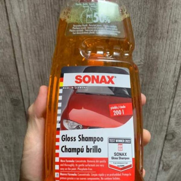 Nước rửa xe ô tô, xe máy đậm đặc, nhiều bọt Sonax Gloss Shampoo 314300 1L