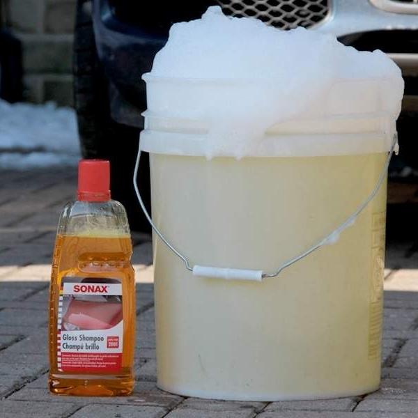 Nước rửa xe ô tô, xe máy đậm đặc, nhiều bọt Sonax Gloss Shampoo 314300 1L